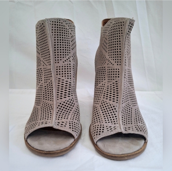 Women's Lucky Brand Vocab Open Toe Bootie - Picture 2 of 9